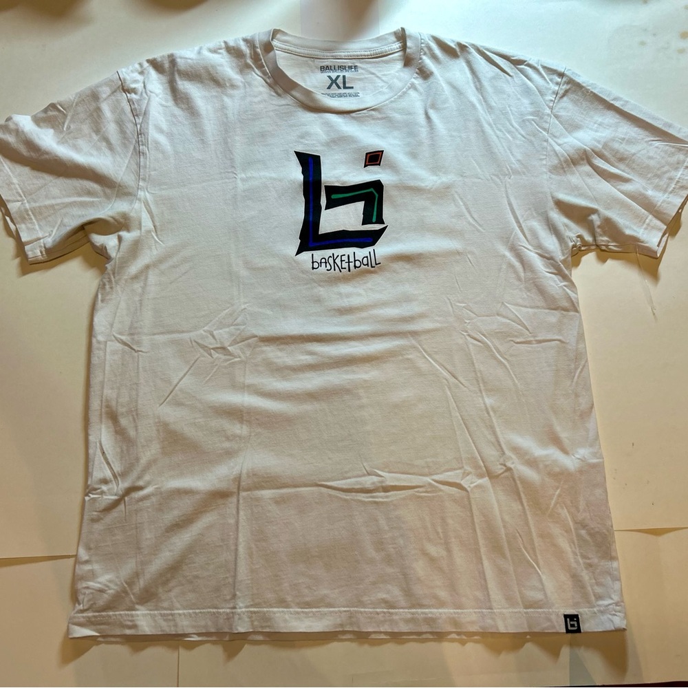 Ballislife Tribute Tee – Men's XL White Graphic T-Shirt - Basketball is Life